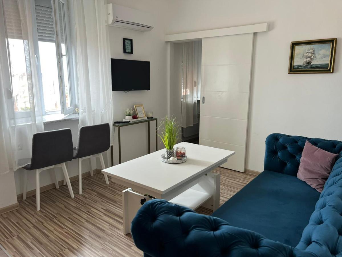 Apartman Emova Appartement Pula Buitenkant foto